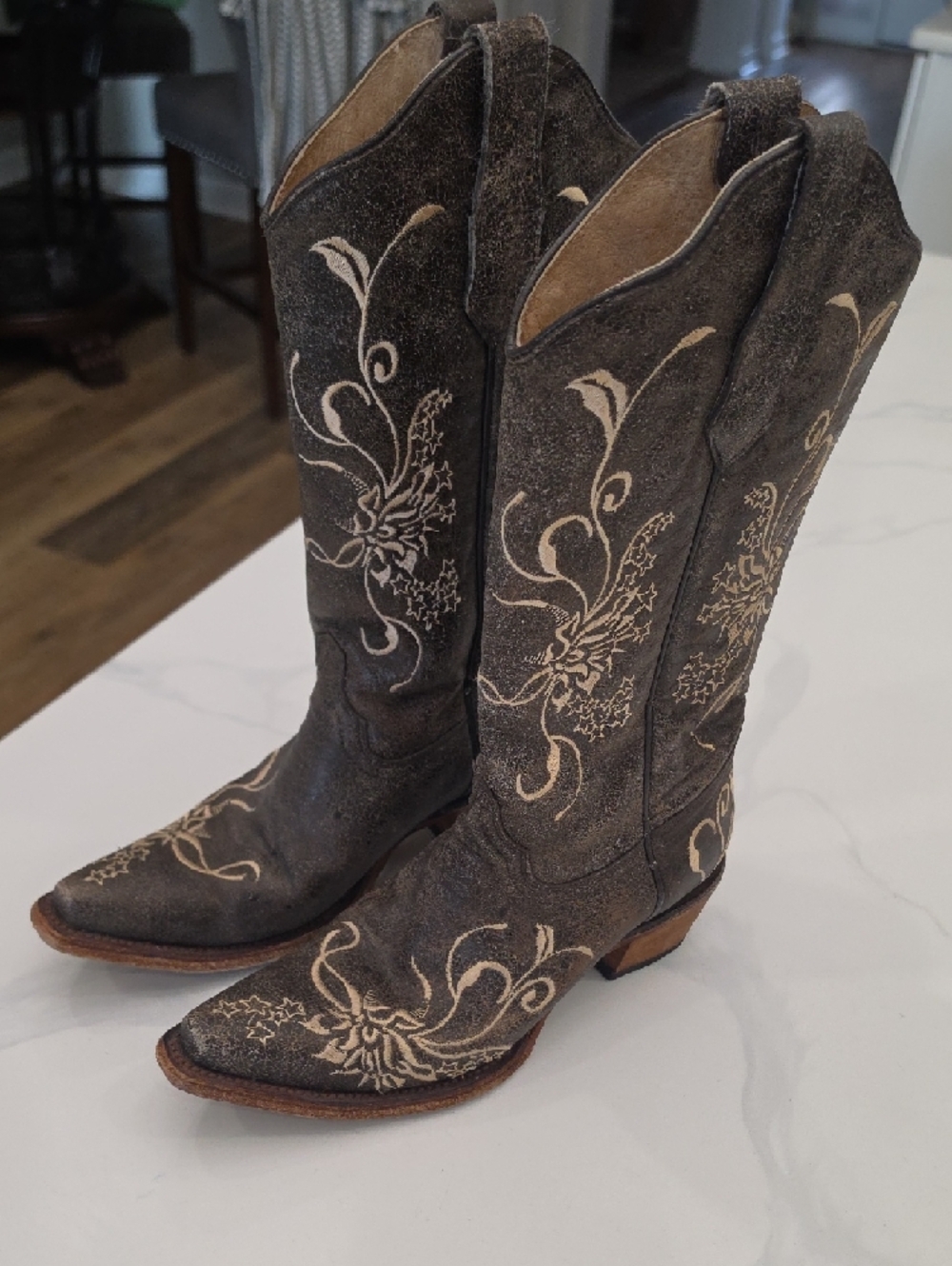 Circle G Brown Leather Western Boot - Tan Interior - Picture 2 of 6